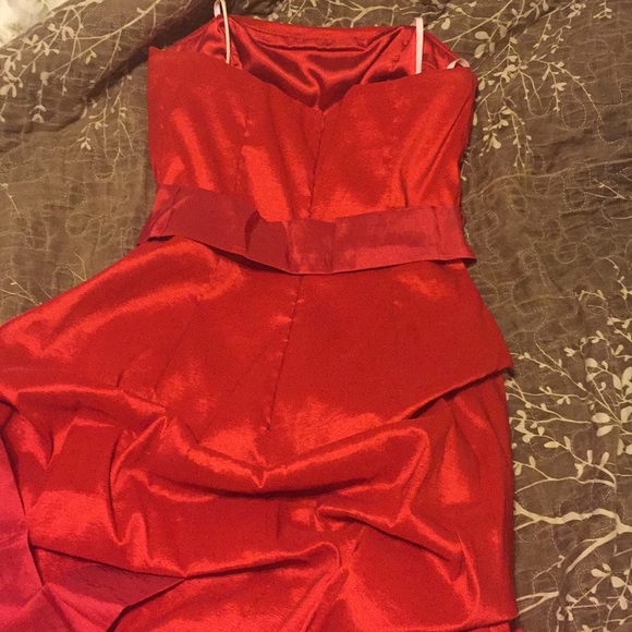 Red dress - Picture 2 of 2